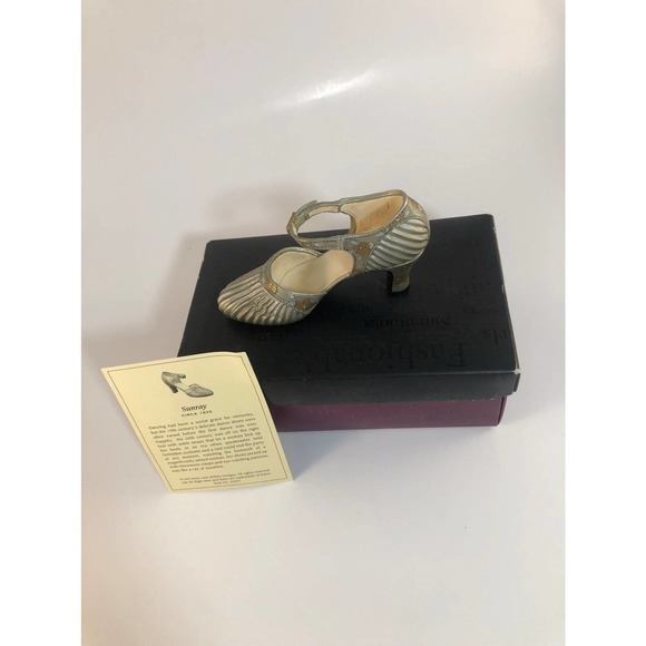 Just The Right Shoe Collection (Circa 1926) Sunray
In original Box New … - Picture 2 of 3